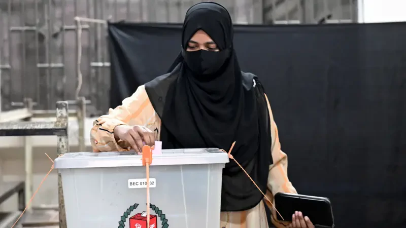 बंगलादेशमा शेख हसिना र खालिदा जियाबिनाको पहिलो आमनिर्वाचनमा मतदान हुँदै
