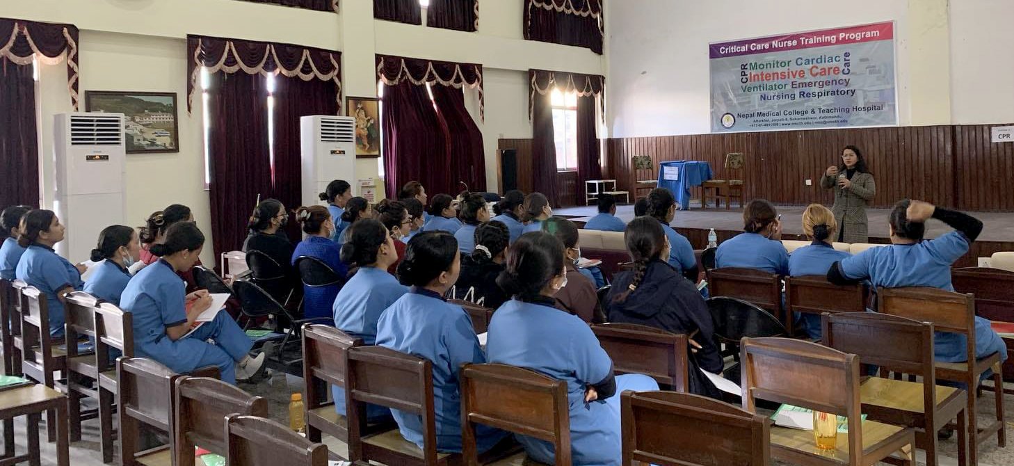 नेपाल मेडिकल कलेजका स्टाफ नर्सलाई क्रिटिकल केयर तालिम