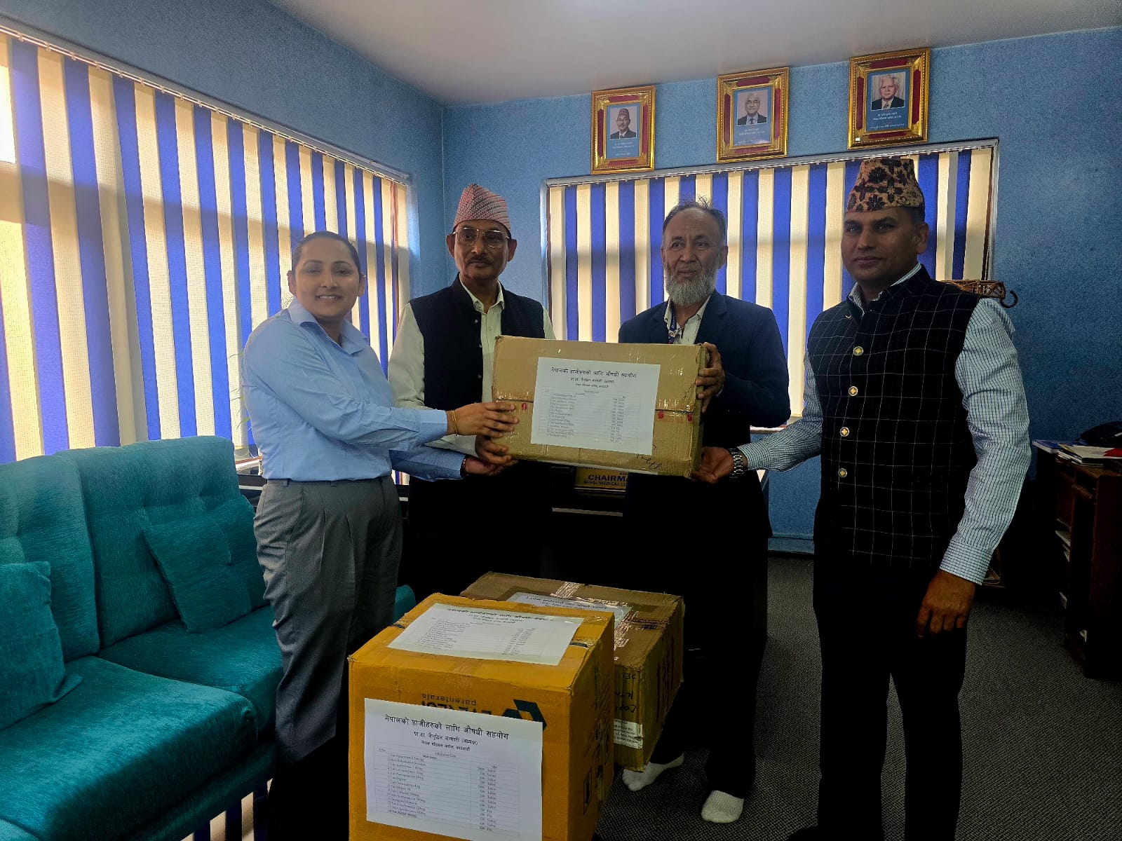 नेपाल मेडिकल कलेजद्वारा हजयात्रीलाई औषधी वितरण