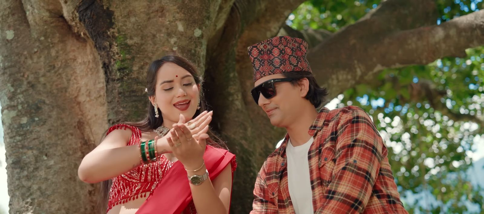 जश रेग्मी र राज सापकोटाको तीज गीत ‘हरियो हरियो चुरि हरियो’ सार्वजनिक (भिडियो)