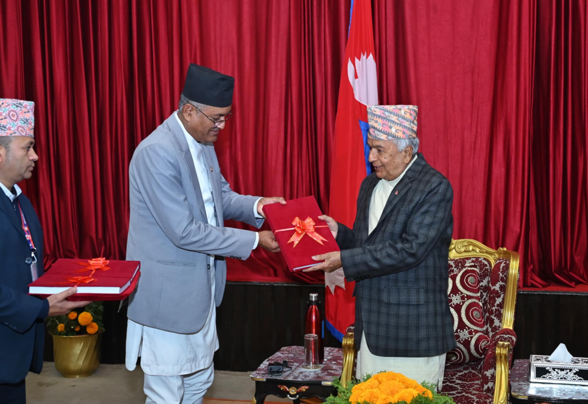 राष्ट्रपति पौडेल समक्ष महान्यायाधिवक्ता कार्यालयको वार्षिक प्रतिवेदन पेश