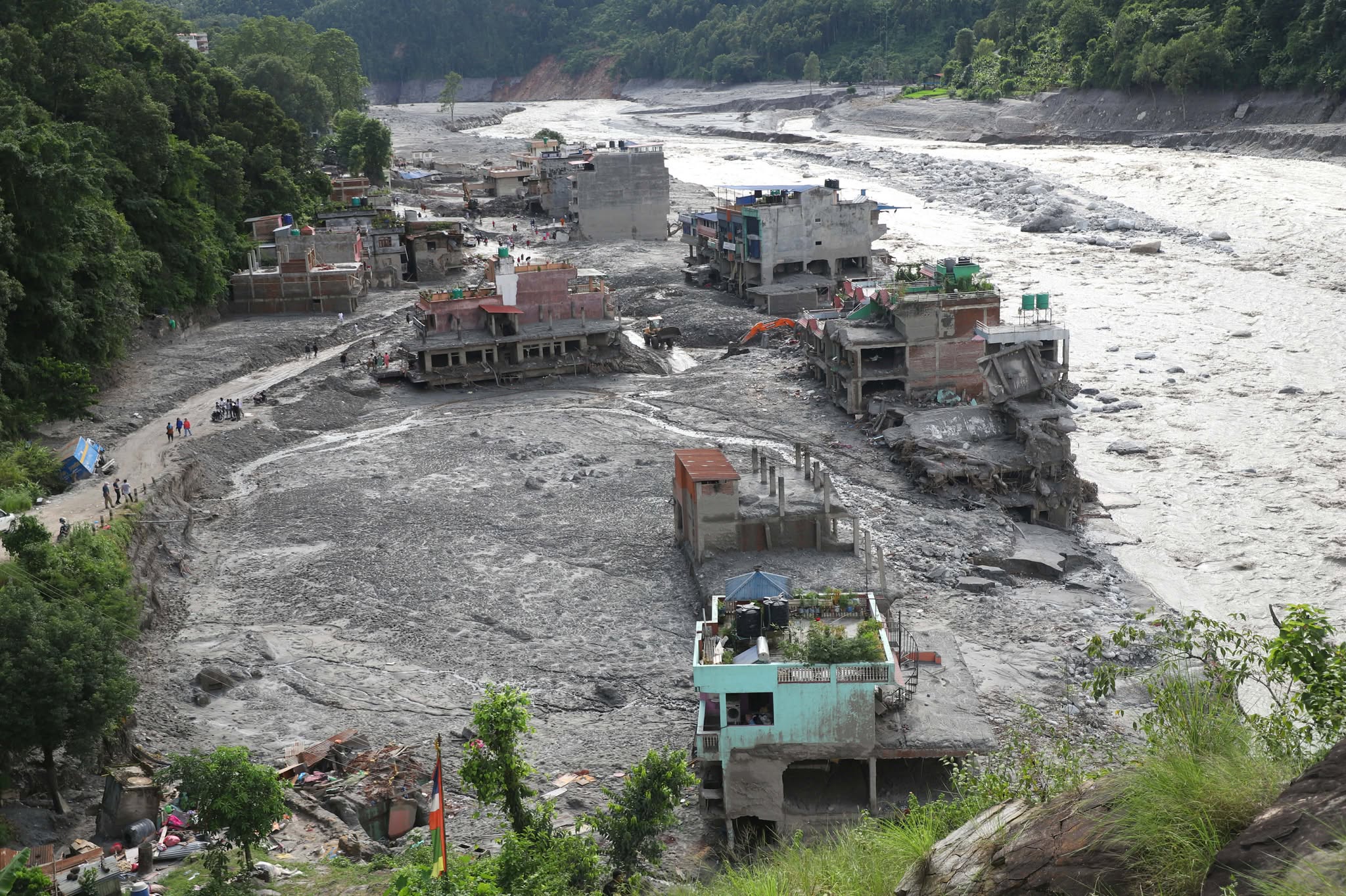 भोटेकोशी बाढीको सातौं दिनमा प्रभावित क्षेत्र : जहाँ हेर्‍यो, त्यही विनाशको दृश्य (तस्बिरहरू)
