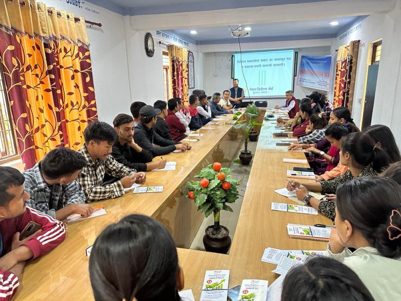 सिन्धुपाल्चोकमा स्टक ब्रोकर नं. ३४को लगानीकर्ता सचेतना अभिवृद्धि कार्यक्रम सञ्चालन