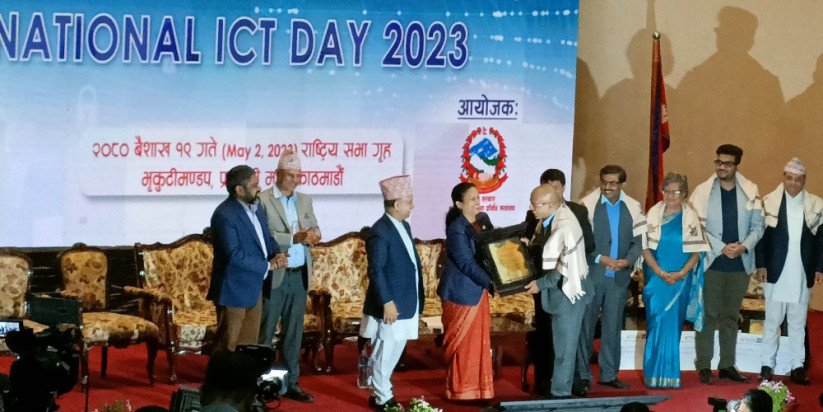 नेसनल आईसीटी अवार्ड बाट इन्फोडेभलपर्स सम्मानित