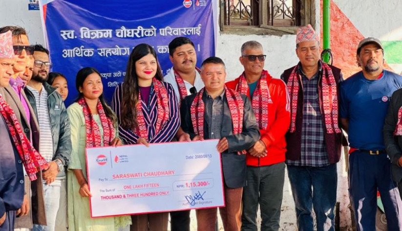नेपाल ल्युब आयलद्धारा दूई विद्यार्थीलाई छात्रवृति प्रदान