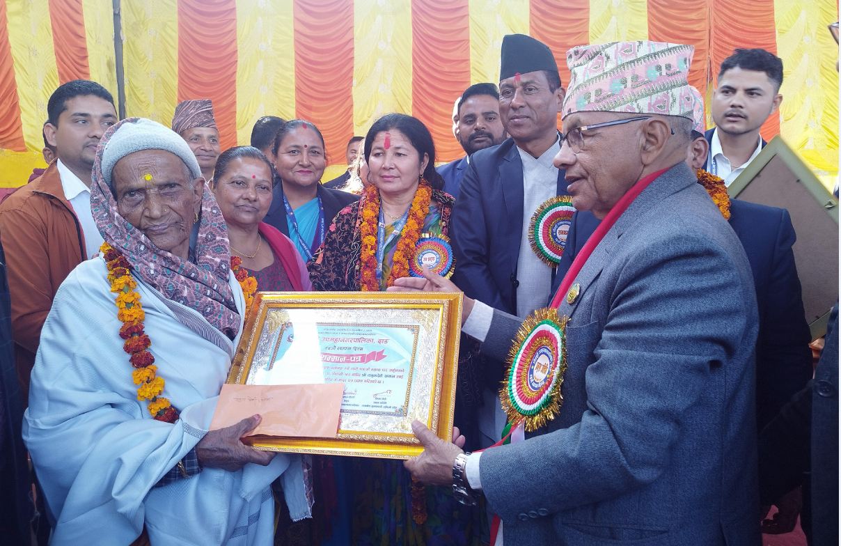 ज्येष्ठ नागरिक सम्मानित