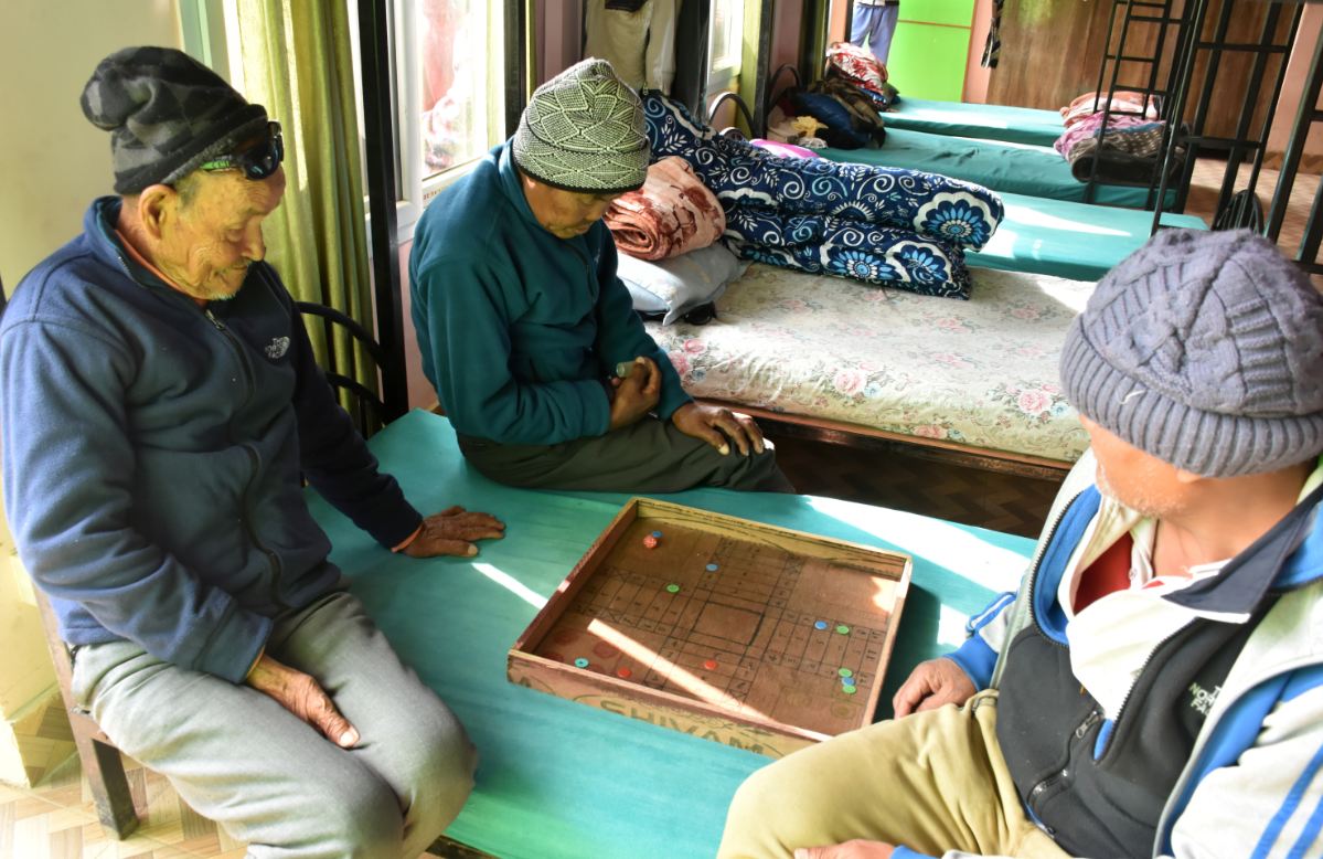 आश्रममा आश्रित ज्येष्ठ नागरिक