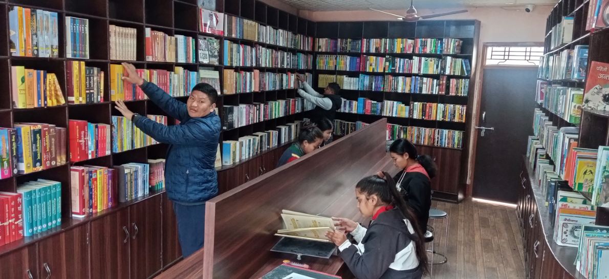 सार्वजनिक पुस्तकालयमा पाठक