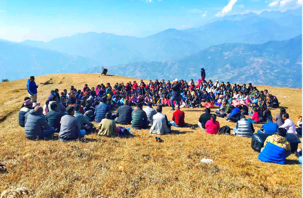 विद्यार्थीलाई वनभोजसँगै मनोपरामर्ष