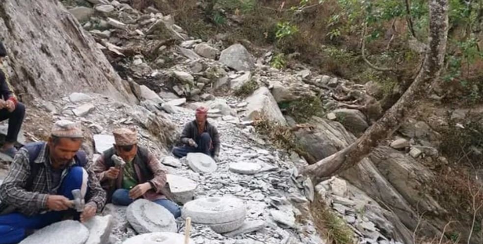 जाँटो र सिलौटा बनाइँदै