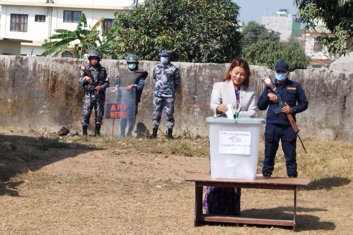 मतदान गर्दै उपसभामुख