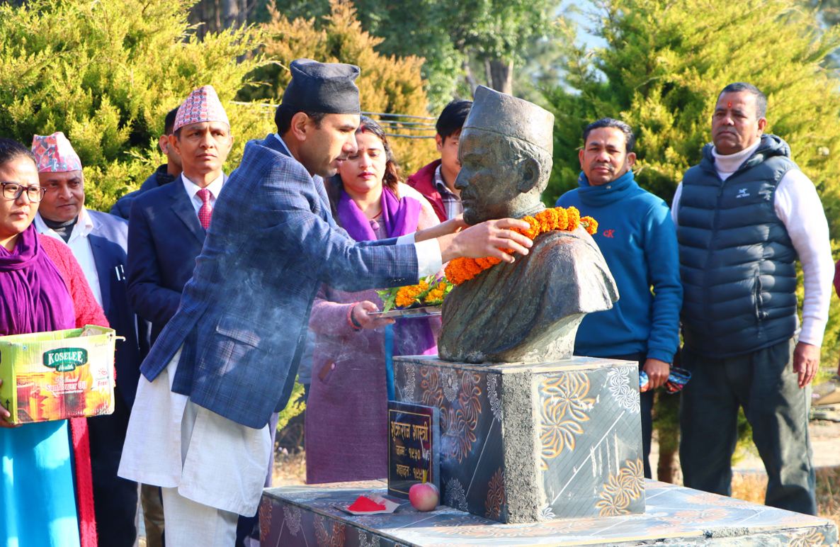 उपप्रमुख माल्यार्पण