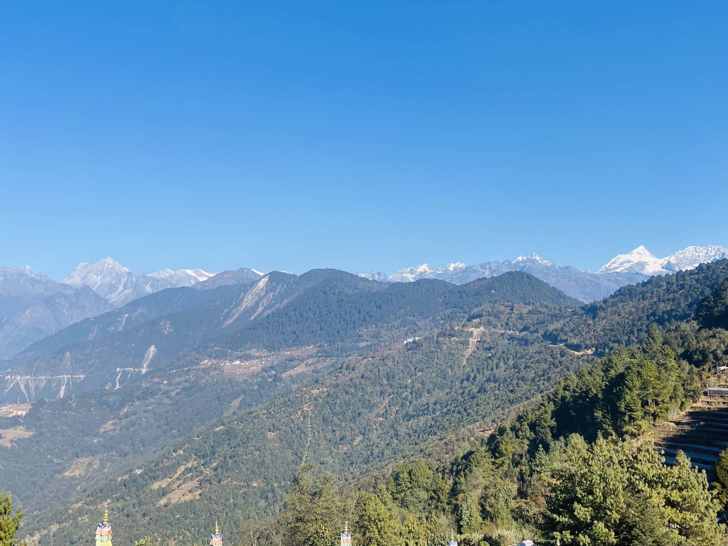 हेलम्बुबाट देखिएको हिमशृङ्खला