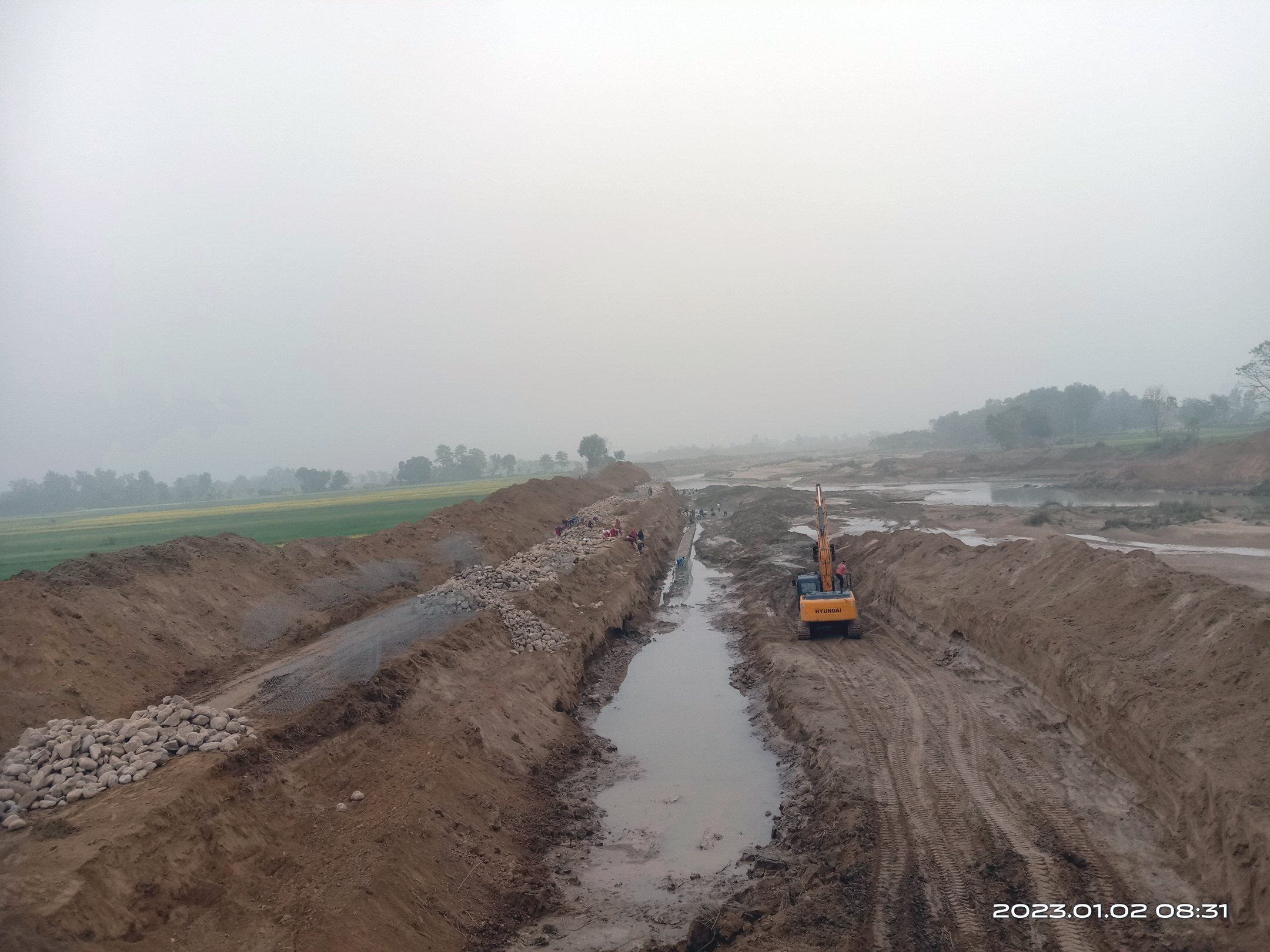 तटबन्ध निर्माण हुँदै