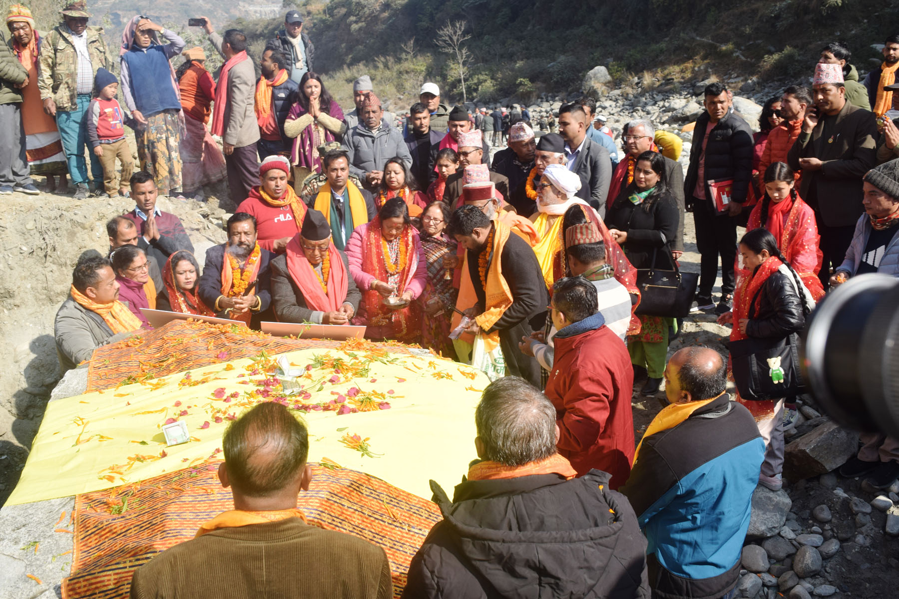 अयोध्यामा लैजाने शिला