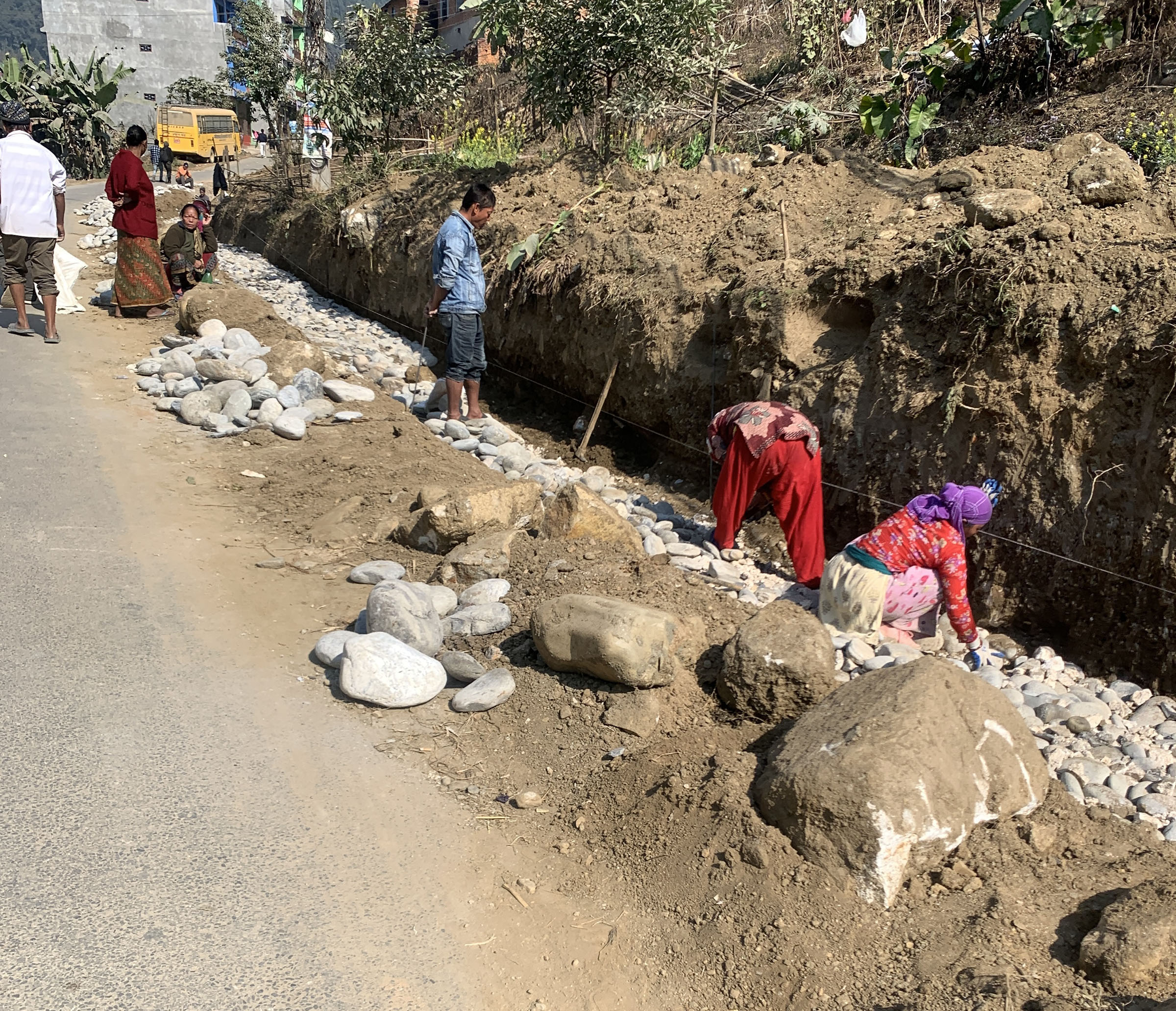 नाला निर्माण गरिँदै