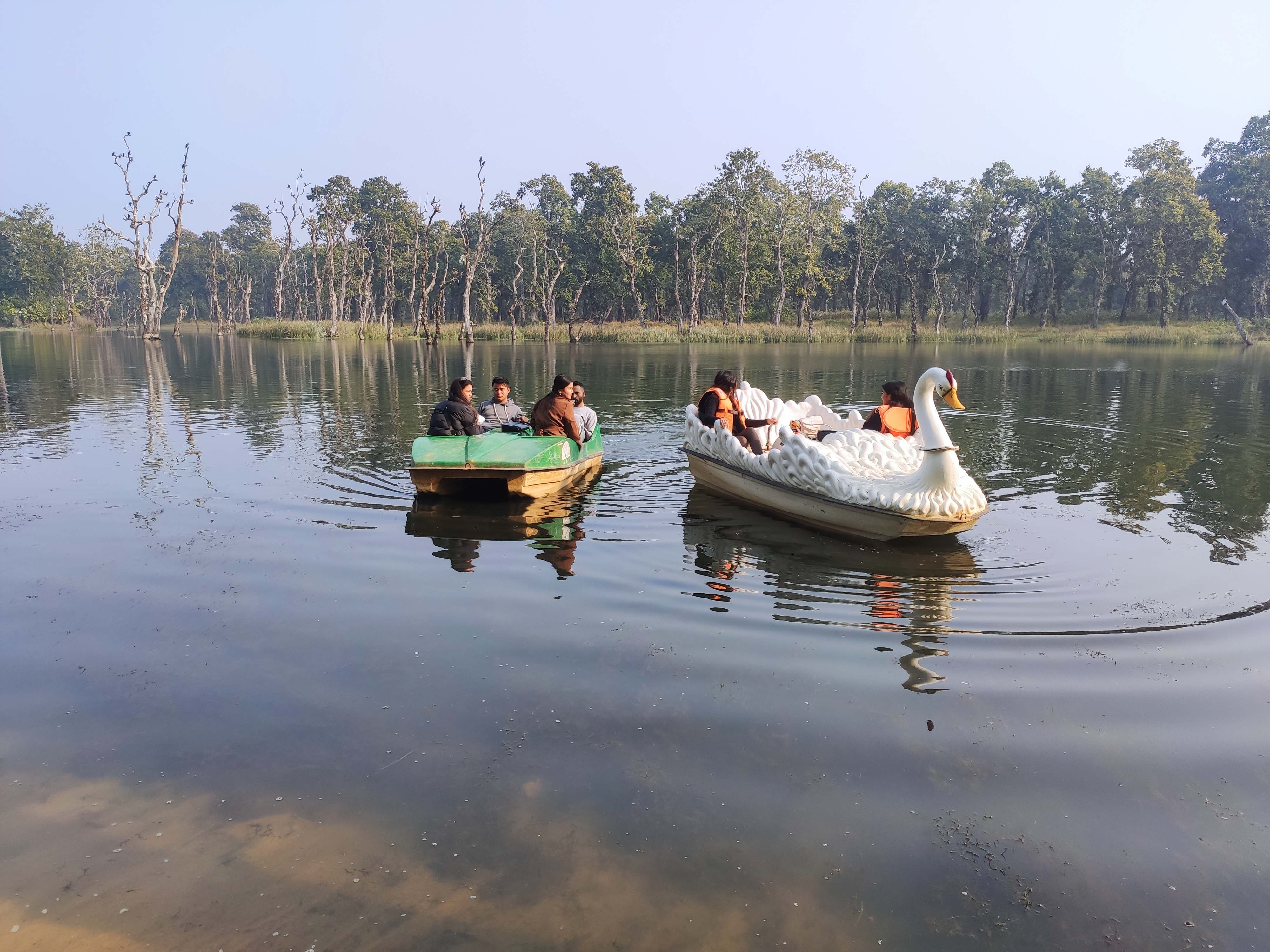 बाटुली पोखरीमा जलविहार