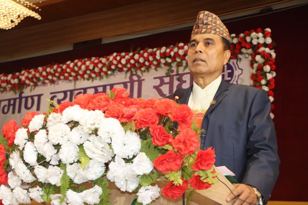 निर्माण व्यवसायीहरूलाई राम्रो काम गर्न मन्त्री पाण्डेको निर्देशन