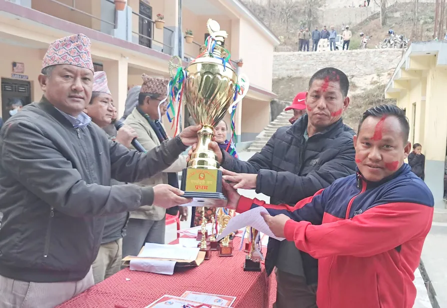 त्रिभुवन मावि घनपोखराले पायो मर्स्याङ्दी कपको ट्रफी