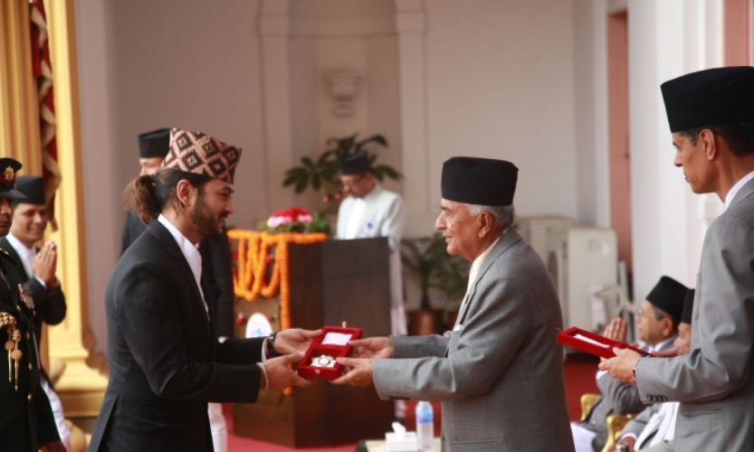 विभूषण प्रदान