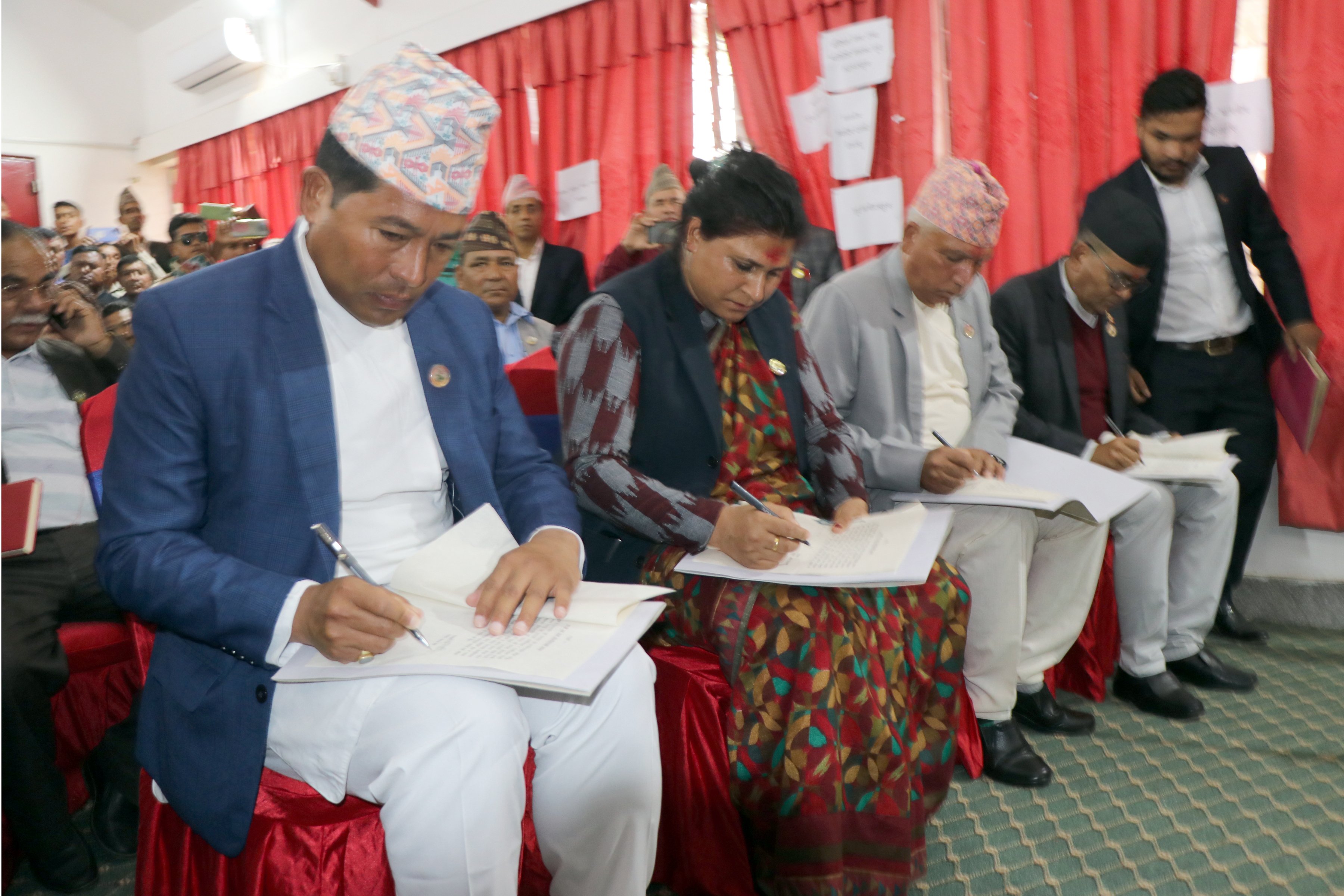 शपथ पत्रमा हस्ताक्षर