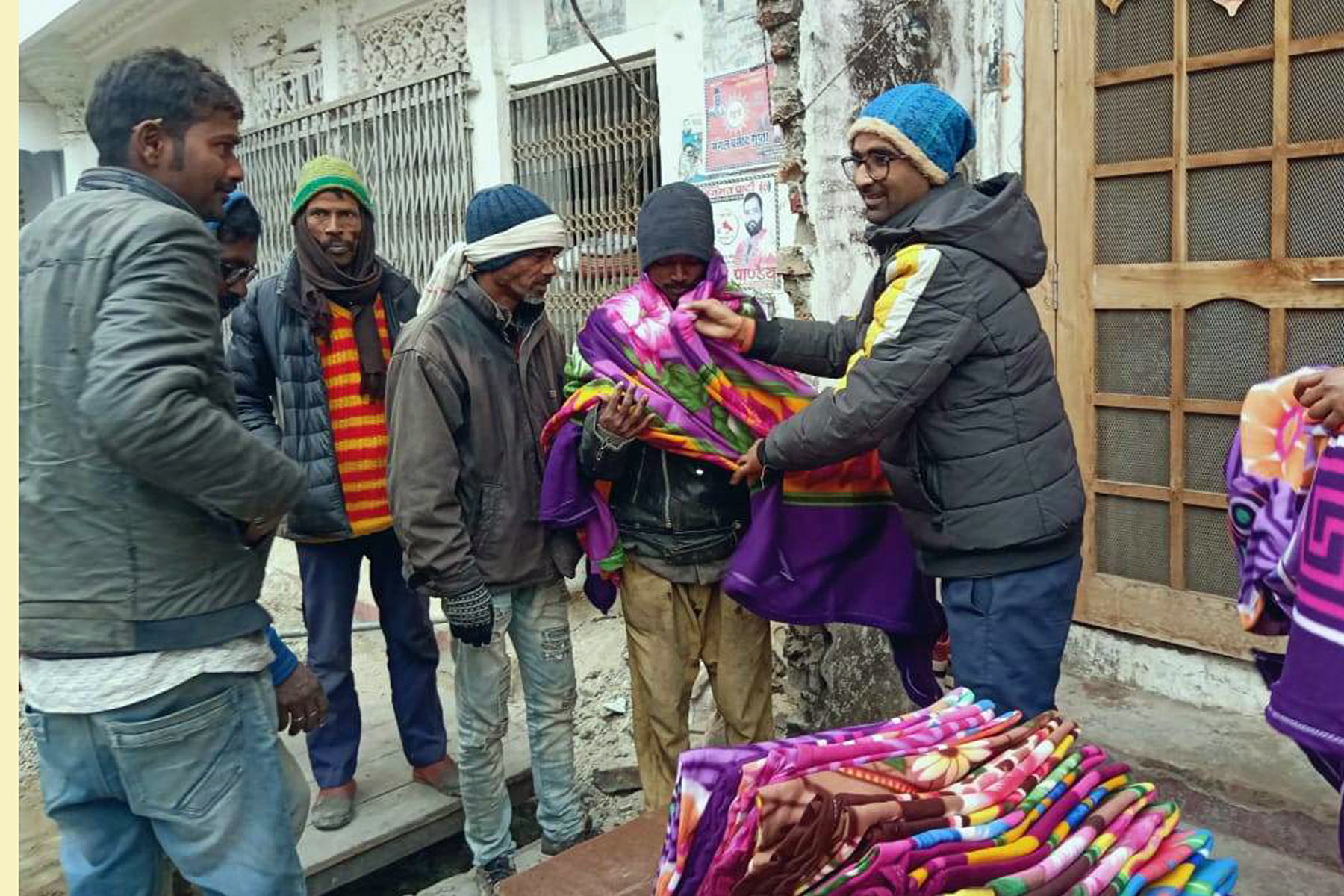 रिक्सा चालकलाई न्यानो कम्बल वितरण
