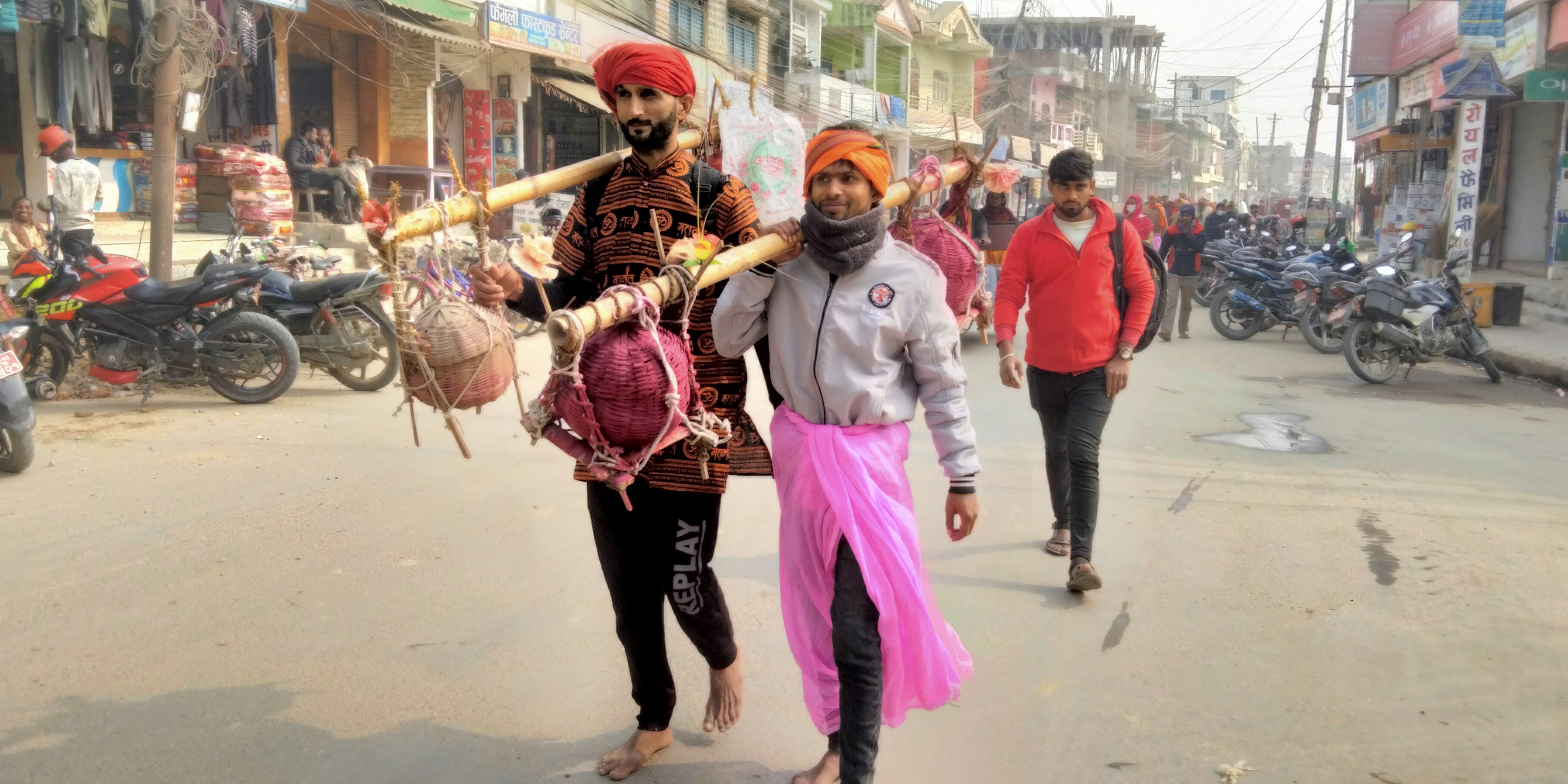 बोलबम जाँदै भक्तजन