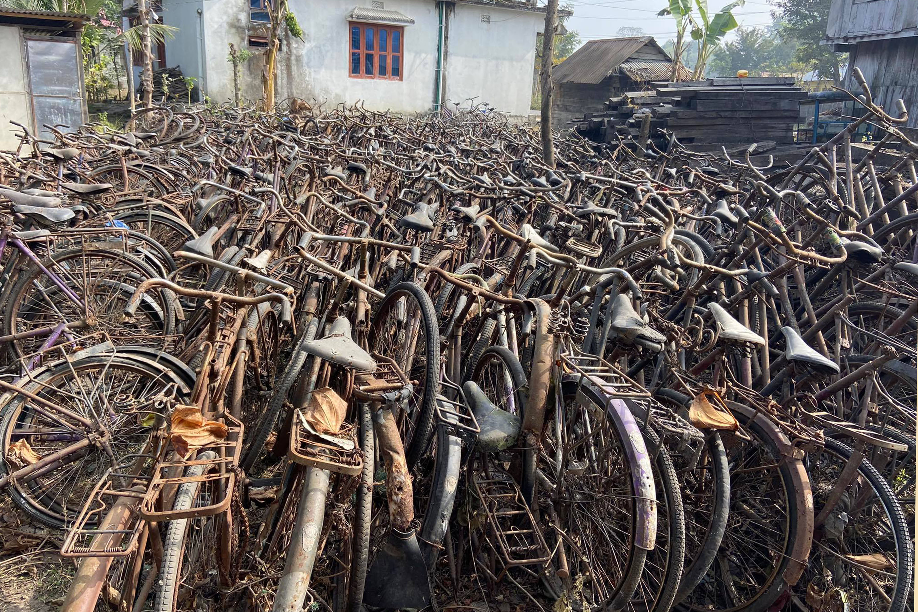 वन कार्यालयमा साइकल