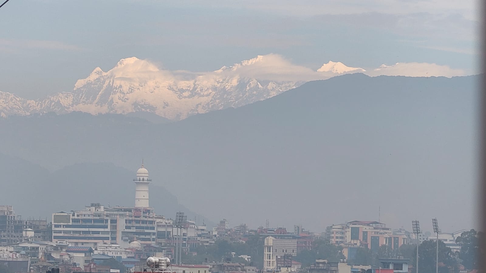 काठमाडौं उपत्यकाबाट देखियो गणेश हिमालको मनमोहक दृश्य (तस्बिरहरू)