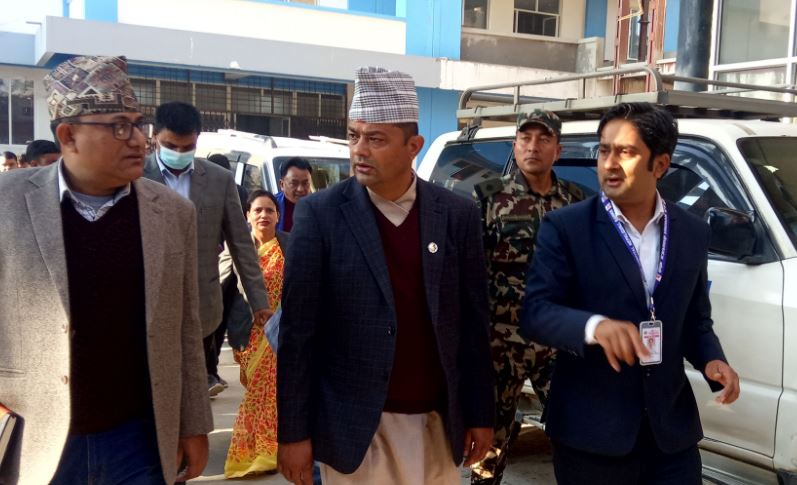 स्वास्थ्यमन्त्री गिरीद्वारा भेरी अस्पताल निरीक्षण