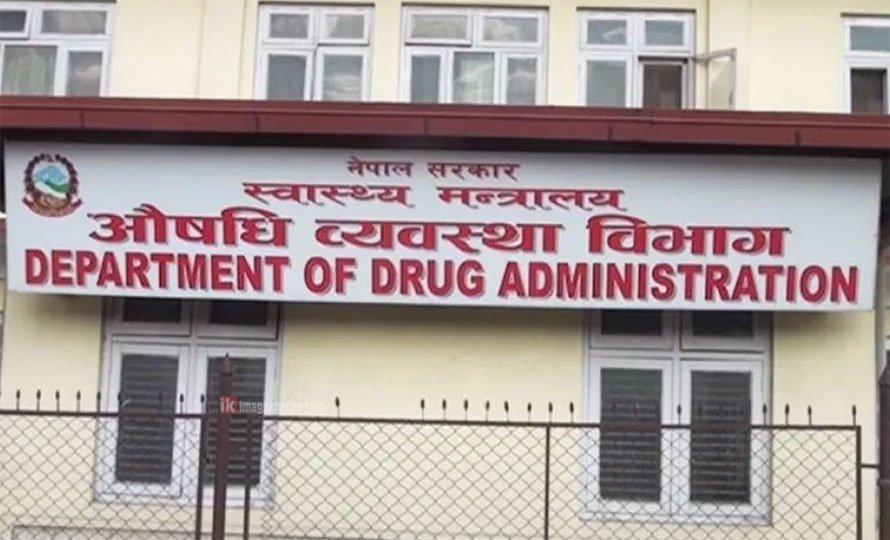 मापदण्ड विपरित सन्चालनमा रहेका सोह्र औषधि पसल निलम्बनमा