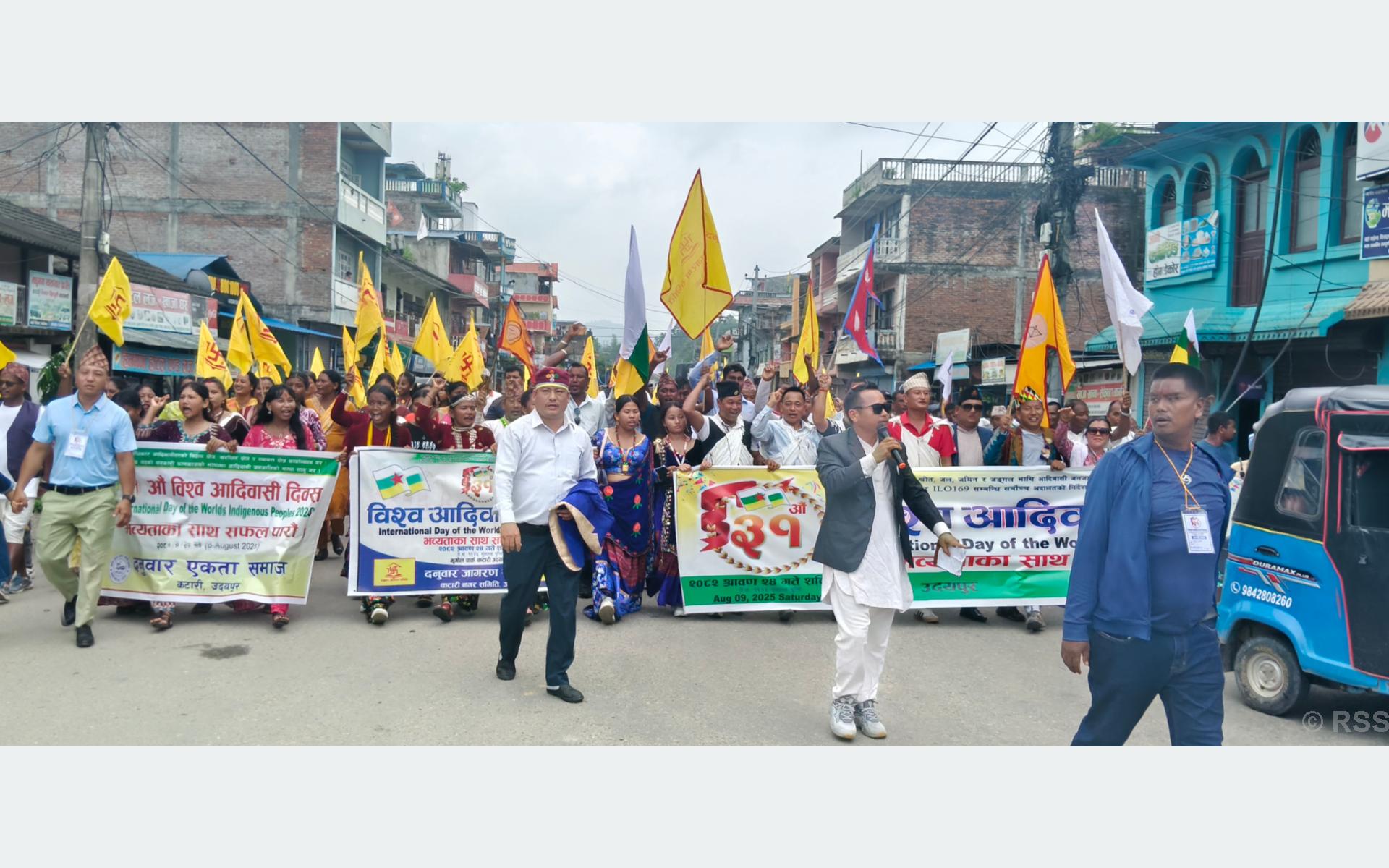 विश्व आदिवासी दिवस धुमधामका साथ मनाइँदै (तस्बिर)