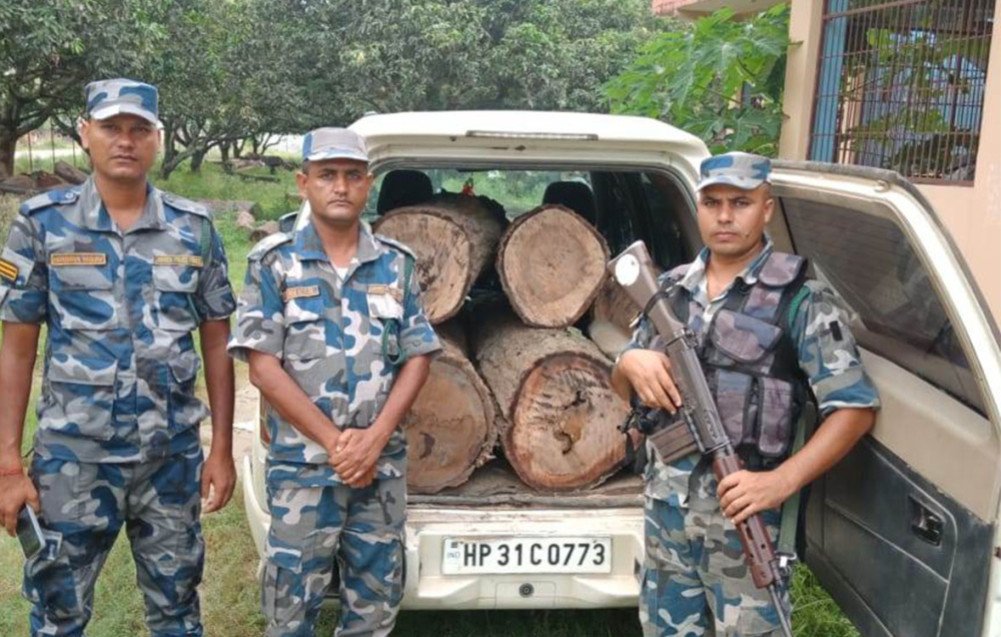 काठसहित भारतीय नम्बर प्लेटको सवारी नियन्त्रणमा