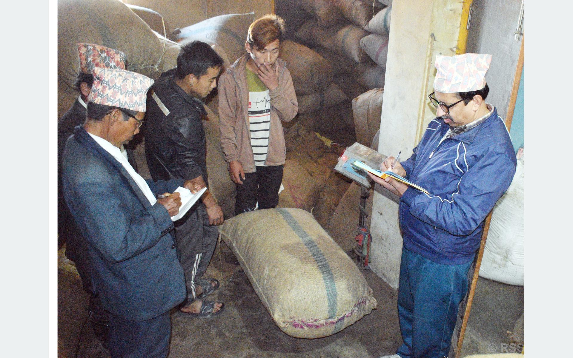 अलैँचीको मूल्य निरन्तर घट्दै