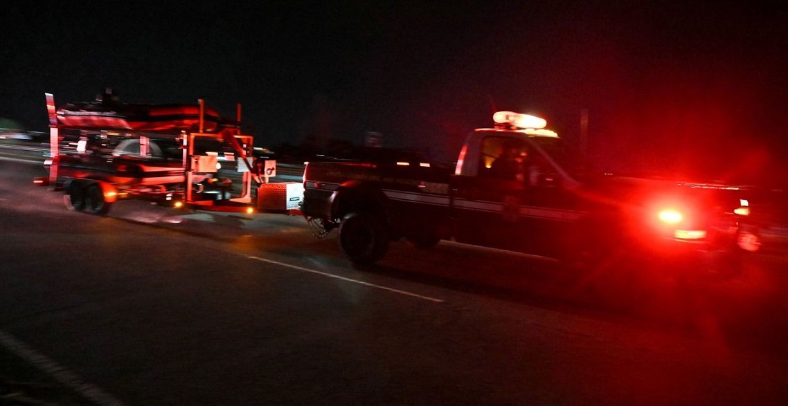 अमेरिकन एयरलाइन्सको विमान र सेनाको हेलिकप्टर आकासमा ठोकिए