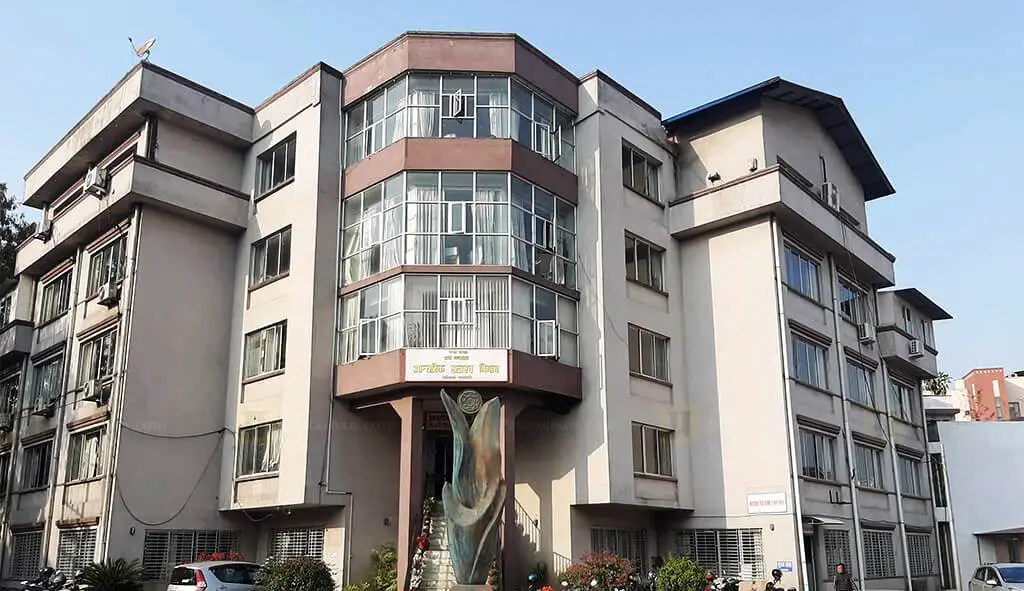 किन फेरिइरहन्छन् राजस्वमा महानिर्देशक ?