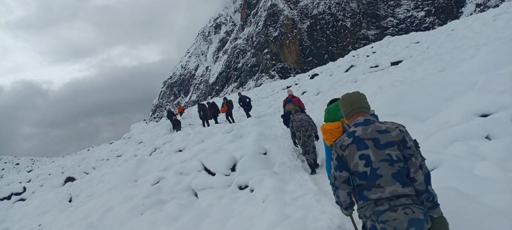 सशस्त्र प्रहरीद्वारा अन्नपूर्ण बेस क्याम्पबाट १ सय ६२ पर्यटकको उद्धार