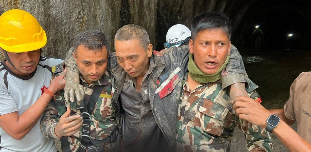 अपर त्रिशूली–१ को सुरुङमा चमत्कार : एक चिनियाँ नागरिकको ११ दिनपछि जीवितै उद्धार