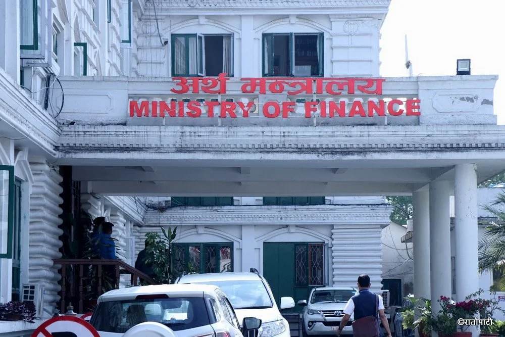 अर्थ मन्त्रालयको दोस्रो त्रैमासिक कार्यप्रगति : पुँजीगत खर्च घट्यो, राजस्वमा डेढ खर्बको खाडल