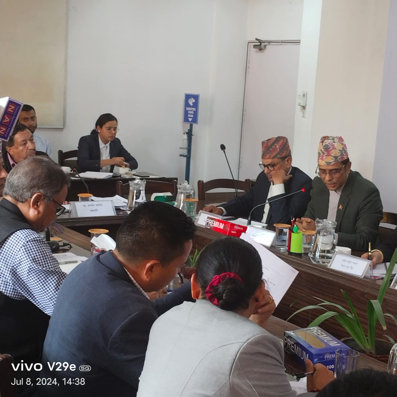 अर्थ समितिमा गभर्नर र अर्थ सचिवमाथि प्रश्नै प्रश्न