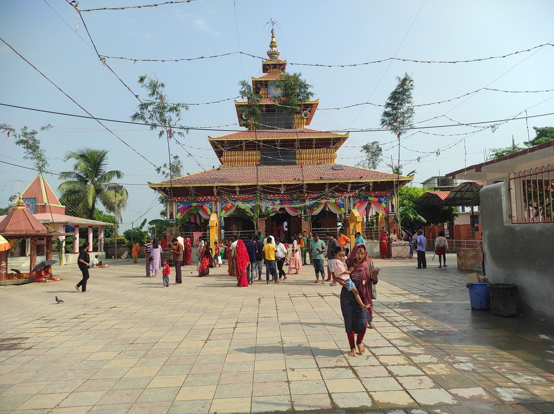 कंकालिनीमा मन्दिरमा भक्तजन