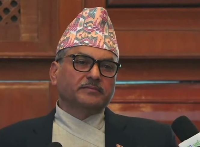 बैंकहरू जोखिममा छैनन्, सुरक्षित छन् : गभर्नर अधिकारी