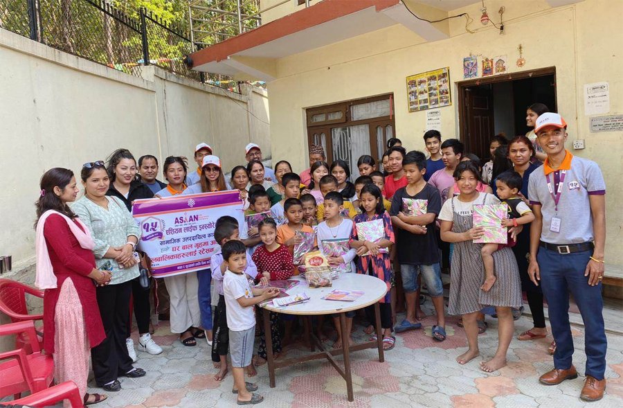 एसियन लाइफद्धारा बालबालिकाहरुलाई स्टेशनरी सामाग्री वितरण
