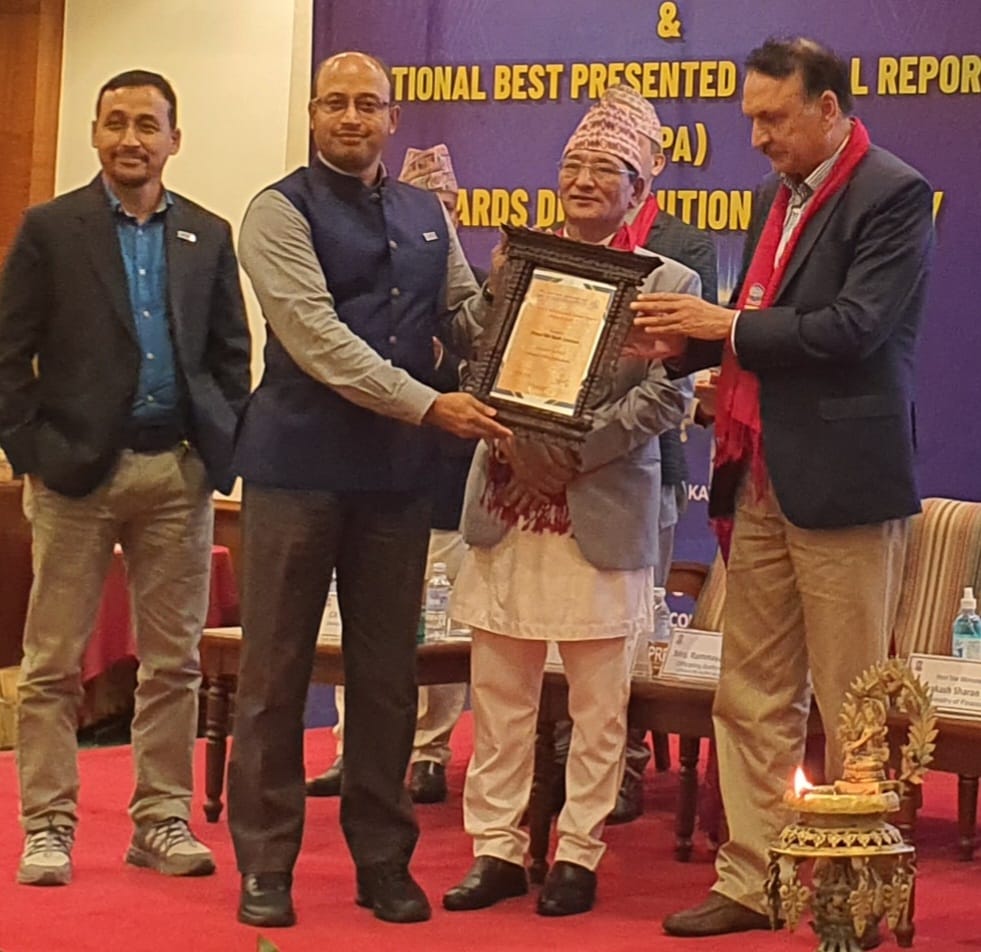 नेपाल एसबिआई बैंकद्धारा नेसनल बेस्ट प्रेजेन्टेड एन्युअल रिपोर्ट अवार्ड प्राप्त