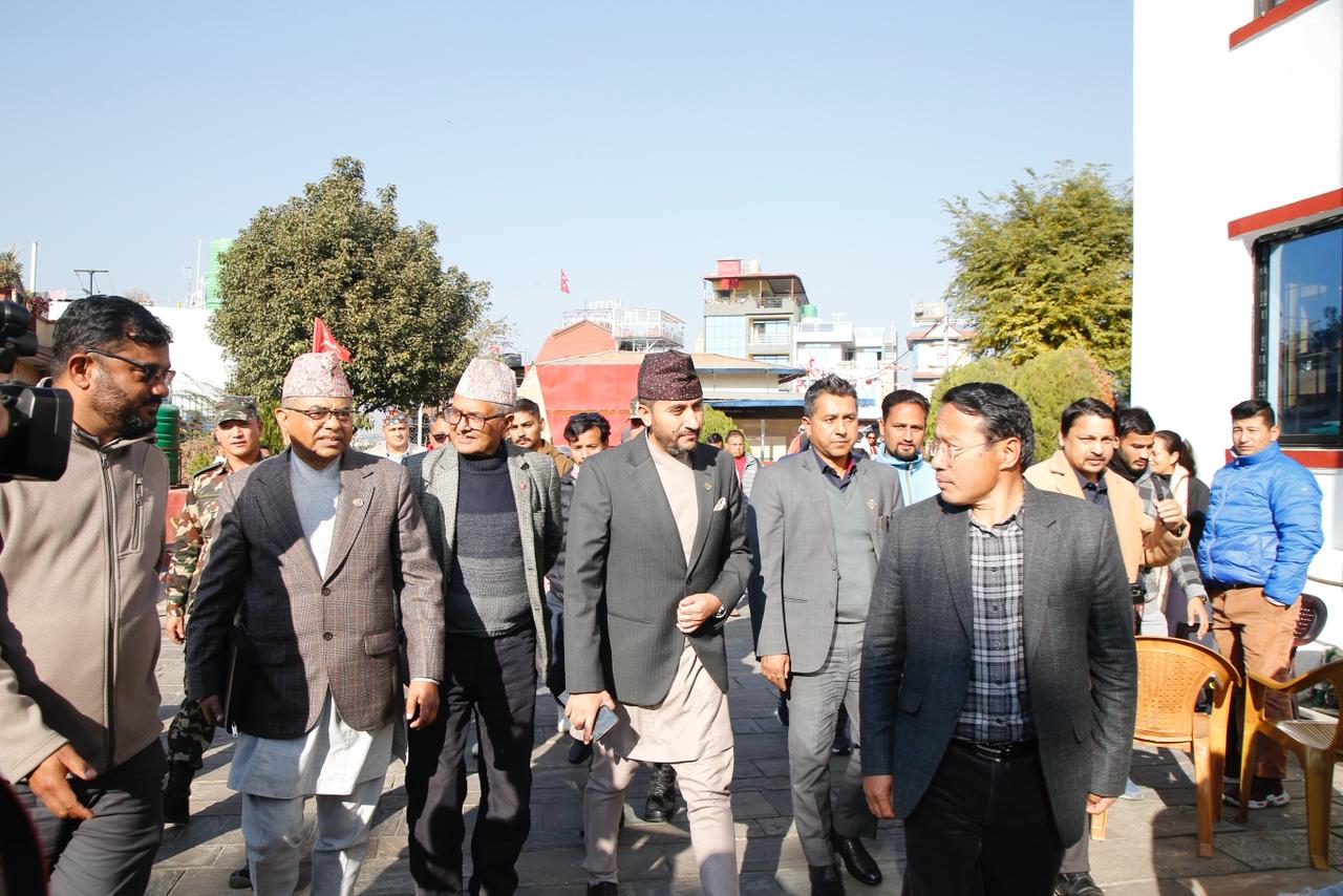 मन्त्रीहरुद्वारा आगलागीबाट क्षतिग्रस्त नेकपा कार्यालयको अनुगमन