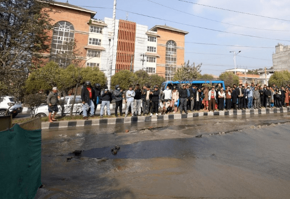 मेलम्चीको पाइप फुटेपछि बबरमहल क्षेत्र जलमग्न (तस्बिरहरु)