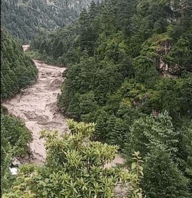 नख्खु खोलाले बगाउँदा चार जना व्यक्ति बेपत्ता