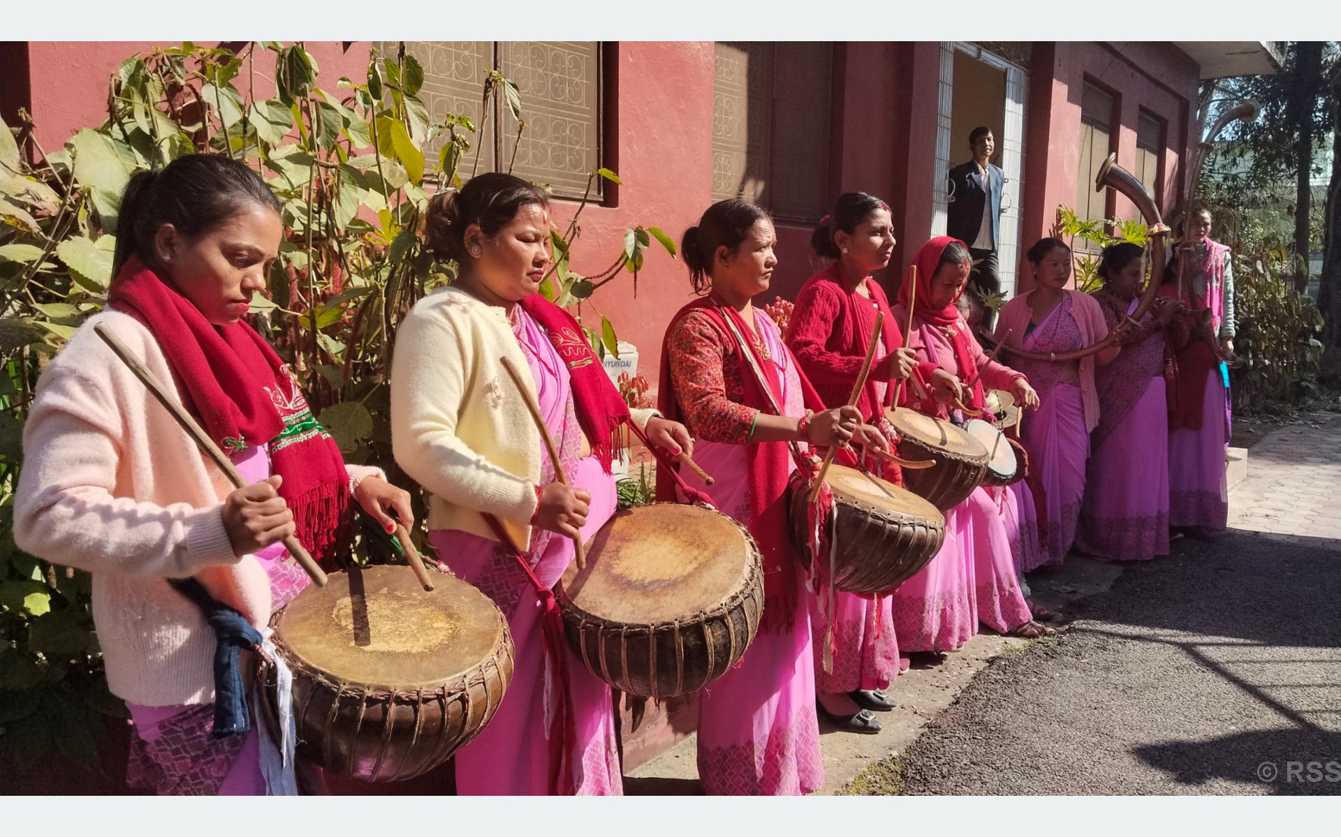 दाङका महिलाले जोगाउँदै नौमती बाजाको संस्कृति, सीपसँगै आम्दानीमा आत्मनिर्भर बन्दै