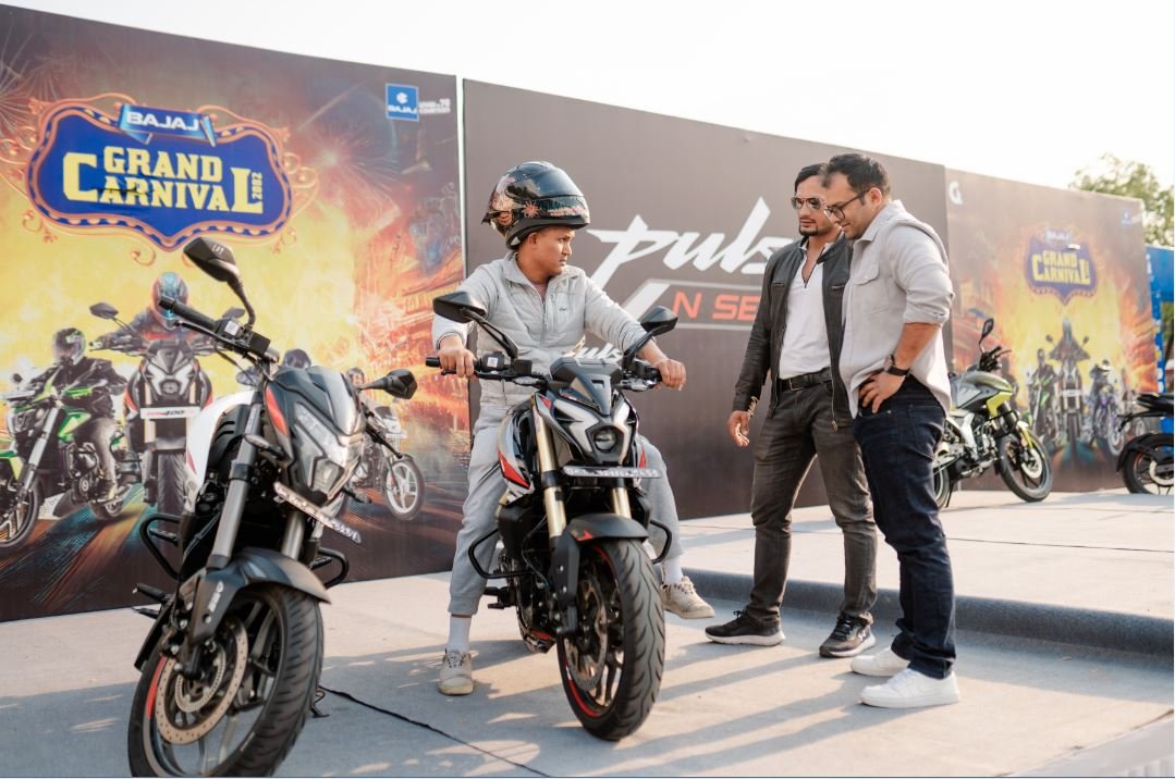 ग्राण्ड कार्निभलमा पर्फमेन्सको नयाँ परिभाषा, पल्सर एन१६० र एन१२५ सार्वजनिक
