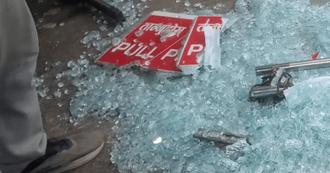 जनकपुरमा बालेनको स्वागतका लागि भीडभाड, समर्थकको टोलीले विमानस्थलको ढोका फुटाए